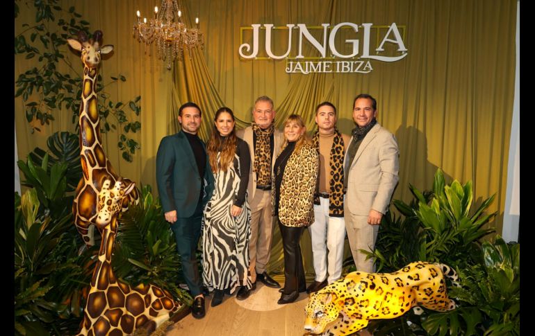 Juan Pablo y Maru Ibiza, Jaime Ibiza, Maru Amutio, Andrés. GENTE BIEN JALISCO / E. Escamilla