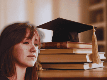 Lo que hoy se percibe como una carrera universitaria con amplio futuro podría no tener la misma proyección en la próxima década. ESPECIAL / CANVA