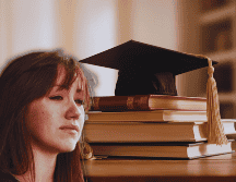 Lo que hoy se percibe como una carrera universitaria con amplio futuro podría no tener la misma proyección en la próxima década. ESPECIAL / CANVA