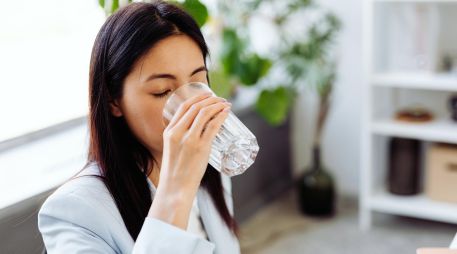 Más allá de quitar la sed, una buena hidratación permite que el organismo funcione de forma correcta. ESPECIAL / CANVA