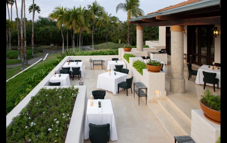 Carolina es un restaurante de lujo estacional mexicano contemporáneo, ubicado dentro The St. Regis Punta Mita Resort. GENTE BIEN JALISCO / Revista del 30 de enero 2026