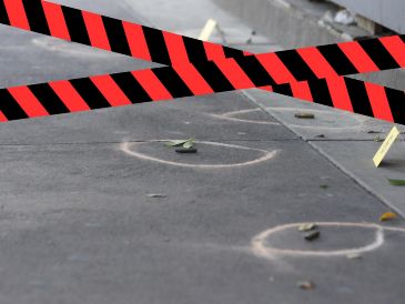 A escasos minutos de abandonar el Congreso del Estado, donde participaron en la comparecencia, los políticos fueron atacados a balazos por hombres armados. ESPECIAL / EL INFORMADOR y CANVA