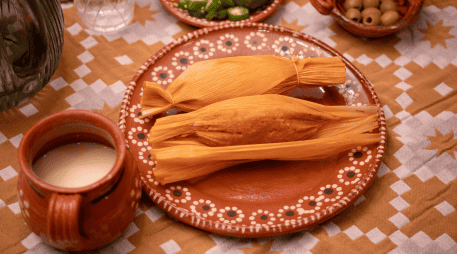 En este día se suelen llevar al templo a bendecir velas y figuras del Niño Dios vestido con diversos tipos de trajes, como parte de la tradición. CANVA