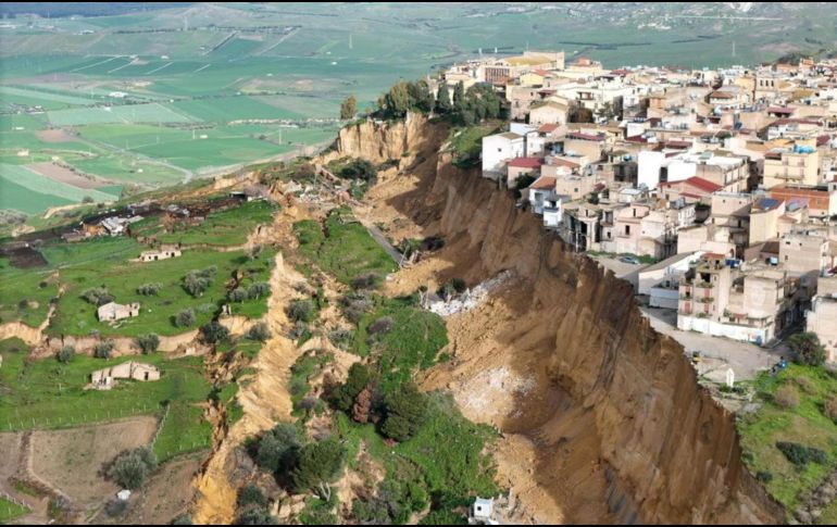 El fenómeno ha causado cortes de carreteras, corrimientos de tierra y daños en infraestructuras clave. EFE / ARCHIVO