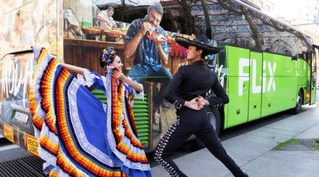 Bailarines promocionan el turismo en México durante la Feria Internacional de Turismo en Madrid. EFE/Secretaría de Turismo
