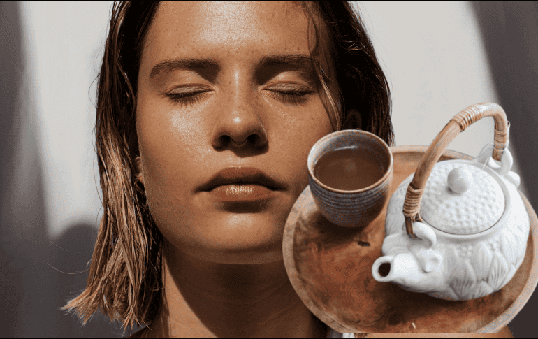 El té puede tener diversos beneficios para la salud, incluido el de la piel. UNSPLASH / F. KAAN / UNSPLASH / C. PIXIE