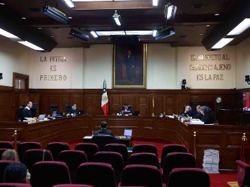 Sheinbaum subrayó que, desde septiembre de 2025, quedaron eliminados beneficios como seguros privados de gastos médicos mayores, apoyos alimenticios y vehículos de lujo. SUN/D. Simón