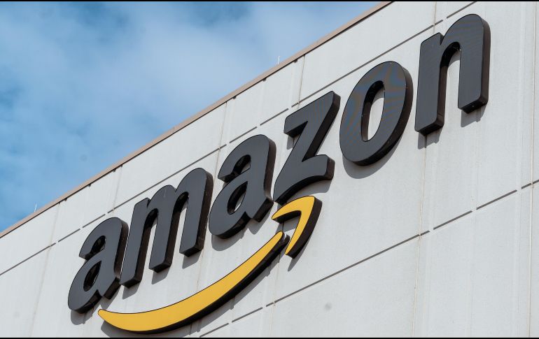 Pese a que Andy Jassy, director ejecutivo de Amazon, aseguró recientemente que la empresa no está sustituyendo trabajadores por IA, reportes internos citados por el mismo medio revelan mecanismos de monitoreo sobre el uso de herramientas de IA por parte de los empleados. Unsplash