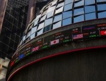 En la jornada, el tipo de cambio se depreció un 0.1 % hasta un nivel de 17.23 pesos por dólar, luego de que en la jornada previa apuntara a los 17.22, según datos del Banco de México. NTX / ARCHIVO