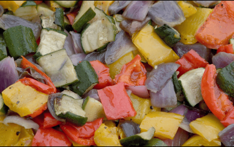 Cocinar verduras asadas es fácil y brinda grandes ventajas para la salud. CANVA