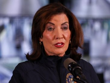 Nueva York analiza una iniciativa que busca frenar la cooperación de fuerzas estatales con ICE en operativos migratorios federales. EFE/ARCHIVO