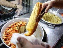 Esta celebración transforma cualquier mesa en un espacio de convivencia, donde los aromas del maíz, las salsas y los guisos evocan recuerdos familiares y refuerzan la identidad cultural del país. EL INFORMADOR / A. Navarro