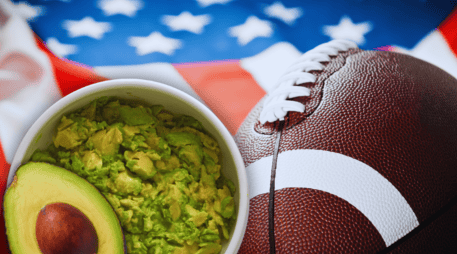 Este 2026, el 90% del aguacate que será enviado a EU cuenta con la certificación Proforest Avocado, pues proviene de huertas libres de deforestación. ESPECIAL / CANVA