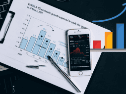 Entre los riesgos destaca el deterioro de la actividad petrolera y la incertidumbre asociada a la revisión del T-MEC. CANVA