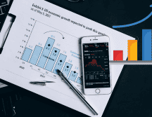 Entre los riesgos destaca el deterioro de la actividad petrolera y la incertidumbre asociada a la revisión del T-MEC. CANVA