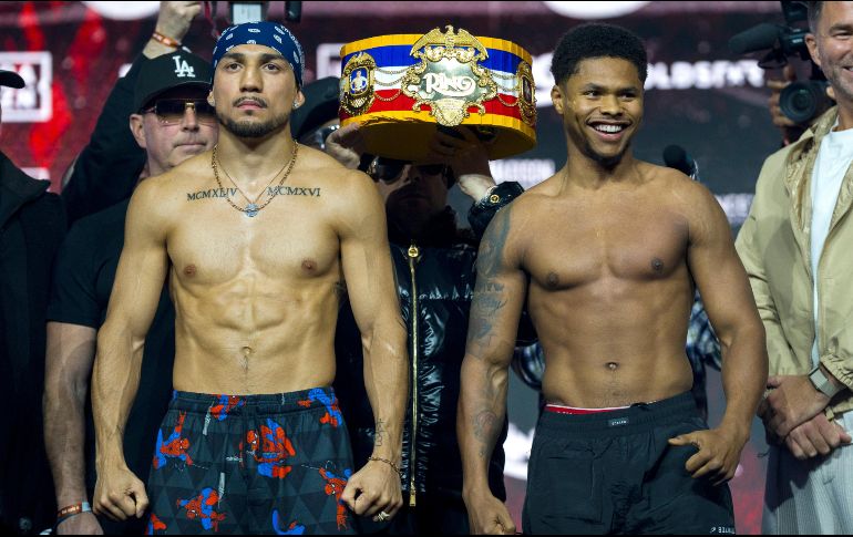 Teófimo López y Shakur Stevenson durante la ceremonia de pesaje. EFE/A. Colmenares