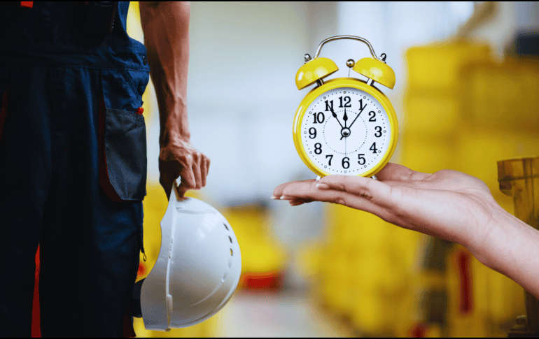 En ningún caso la reducción de la jornada laboral implicará la disminución de sueldos, salarios o prestaciones de las personas trabajadoras. ESPECIAL / CANVA