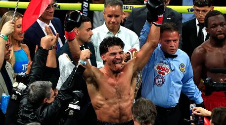 Zayas posee ahora dos de los cinturones de las principales organizaciones del boxeo. EFE/T. Llorca