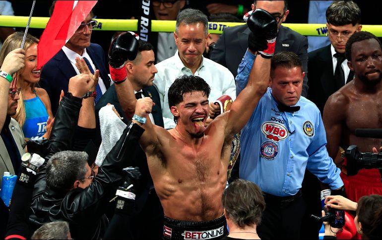 Zayas posee ahora dos de los cinturones de las principales organizaciones del boxeo. EFE/T. Llorca