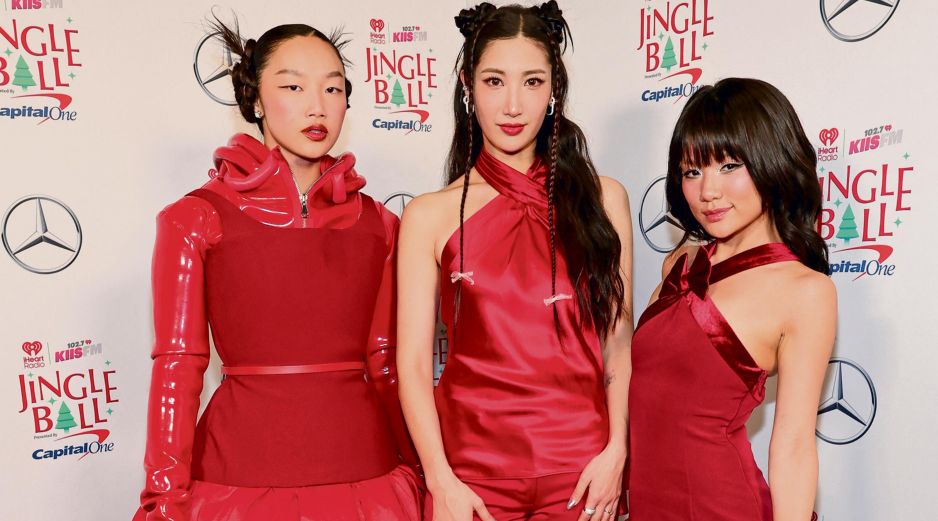 Las voces de HUNTR/X de “KPop Demon Hunters”, Ejae, Audrey Nuna y Rei Ami posan desde un evento navideño en Los Ángeles, California, en 2025. AFP