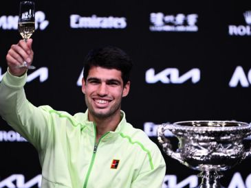 Carlos Alcaraz aseguró este domingo 1 de febrero que la conquista del título que llevaba "mucho tiempo buscando". EFE/EPA/JOEL CARRETT AUSTRALIA AND NEW ZEALAND OUT