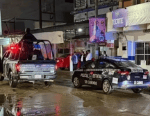 Mientras la policía estatal acordonó la zona, los elementos de la Fiscalía General del Estado (FGE) abrió la carpeta de investigación correspondiente. SUN / ESPECIAL