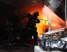 Contreras señaló que los elementos forzaron su entrada al terreno y lograron contener las llamas antes de que estas se propagaran hacia otras fincas y casas aledañas. PROTECCIÓN CIVIL / BOMBEROS DE GUADALAJARA