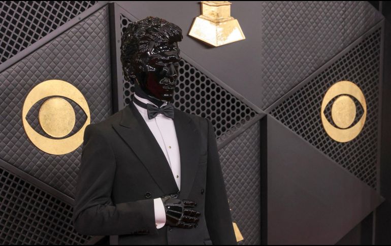 Así se presentó Gesaffelstein en la alfombra roja de los Premios Grammy del día de ayer. EFE / EPA /JILL CONNELLY