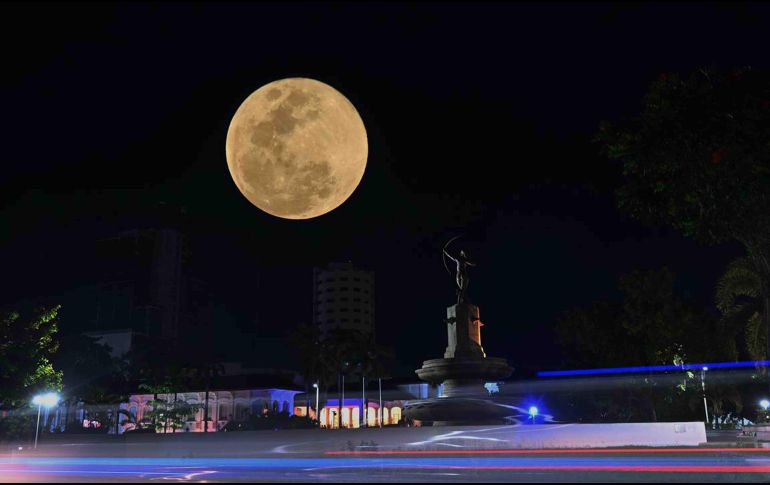 La Luna de Nieve, el pasado 1 de febrero, desde la Diana Cazadora. SUN / ARCHIVO