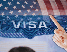 La ley supone que cada solicitante de visa es un solicitante que tiene la intención de inmigrar. Por lo tanto, los solicitantes de visa de visita deben superar esta suposición. ESPECIAL / CANVA