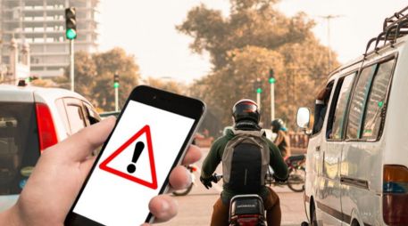 Autoridades capitalinas advirtieron que los SMS que piden pagar infracciones no son oficiales. CANVA/ESPECIAL