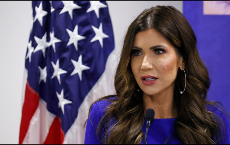 Kristi Noem  precisó que la disposición se aplicará de forma gradual en el resto del país . EFE/ELVIS GONZALEZ