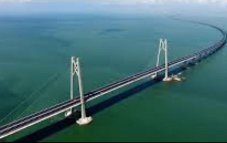 Al menos dos personas murieron y otras tres siguen desaparecidas tras el derrumbe de un puente en construcción en la ciudad china de Yancheng, en la provincia oriental de Jiangsu, informaron autoridades locales en la madrugada del martes. ESPECIAL