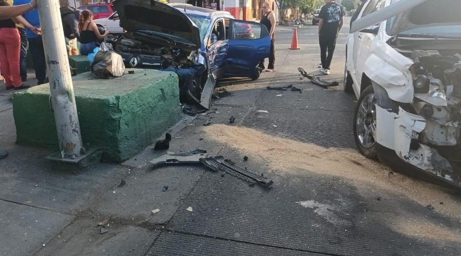 Elementos de PC y Bomberos de GDL, junto con paramédicos municipales y del SAMU Jalisco, atendieron los siniestros. CORTESÍA/  PC y Bomberos de Gdl