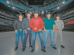 Bronco. La agrupación posa para esta casa editorial desde el escenario de la Arena Guadalajara. EL INFORMADOR/A. Navarro
