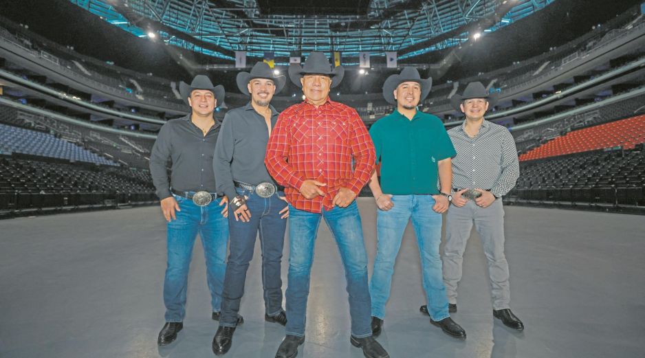 Bronco. La agrupación posa para esta casa editorial desde el escenario de la Arena Guadalajara. EL INFORMADOR/A. Navarro