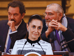 Sobre el nombramiento de Ignacio Mier (i) como coordinador de los morenistas en la Cámara Alta, Sheinbaum señaló que es una decisión de los legisladores. EFE / S. Gutiérrez / SUN / ARCHIVO