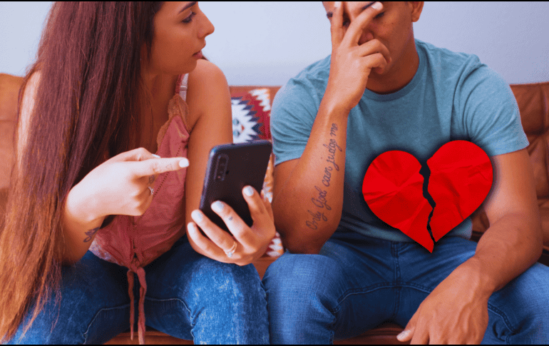 Los resultados de la encuesta revelan que 2 de cada 10 internautas celosos, incluso, han creado cuentas falsas para acosar o espiar a su actual pareja. ESPECIAL / CANVA
