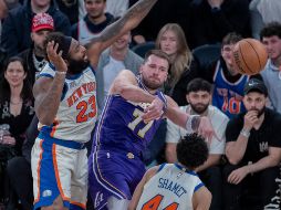 El traspaso conmocionó a todos, desde las leyendas Magic Johnson o Dirk Nowitzki, hasta jugadores actuales como Joel Embiid y Tyrese Halliburton. EFE / ARCHIVO