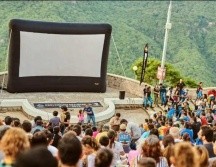 Será una oportunidad perfecta para relajarse, compartir risas y disfrutar juntos de una noche diferente. FACEBOOK / Cinemalive