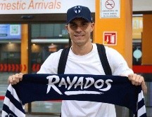 El delantero llega al equipo dirigido por Domenec Torrent con un contrato por tres años. CORTESÍA.