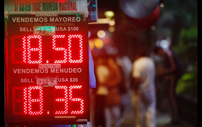 Las remesas en México se desplomaron un 4.6 % en 2025, hasta alcanzar los 61 mil 791 millones de dólares. EFE/ Sáshenka Gutierrez