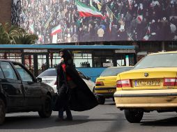 La aprobación de la medida se produce tras meses de debates en el país acerca de si se debía permitir a las mujeres conducir motos. EFE/A. TAHERKENAREH