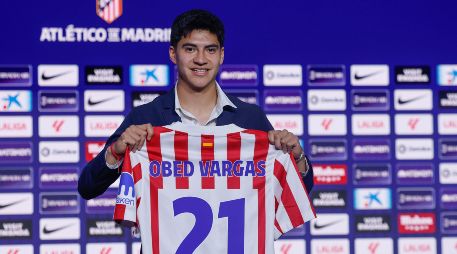 Durante su presentación oficial este miércoles 4 de febrero en el estadio Metropolitano, Obed Vargas destacó el sacrificio de su familia, que migró de México a Alaska en busca de mejores oportunidades, y que lo llevó a firmar con el conjunto español. EFE / S. Pérez