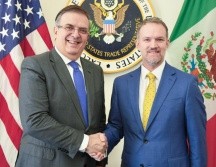 El secretario de Economía mexicano, Marcelo Ebrard, saluda al representante de Comercio de Estados Unidos, Jamieson Greer. EFE/Representación Comercial de EU