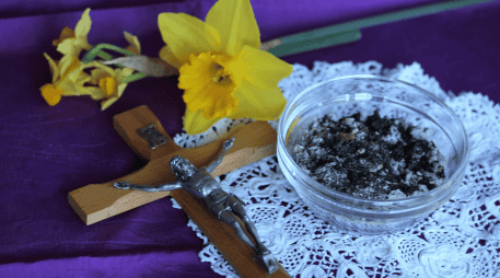 Este rito recuerda la fragilidad de la condición humana y plantea la necesidad de replantear el rumbo de la vida. PIXABAY