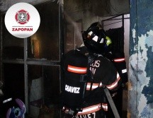 El fuego logró ser sofocado con el uso del chorro de agua y se realizaron las labores de enfriamiento en sitio para evitar reactivaciones. ESPECIAL / FACEBOOK Protección Civil y Bomberos Zapopan