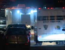 En esta captura de video, se ve a personal de los servicios de emergencia en la escena donde cayó un helicóptero policial en Flagstaff, Arizona, la noche del 4 al 5 de febrero de 2026. ABC15 Arizona vía AP