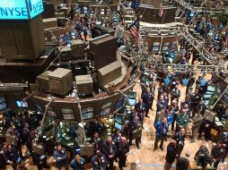 Al cierre del parqué neoyorquino, el Dow Jones perdió 592 puntos, hasta los 48.908 unidades; el selectivo S&P 500 perdió un 1.23 %, hasta los 6.798 puntos; y el tecnológico Nasdaq cayó un 1.59 %, hasta los 22.540. EFE / ARCHIVO