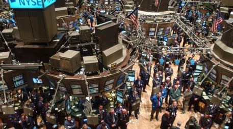 Al cierre del parqué neoyorquino, el Dow Jones perdió 592 puntos, hasta los 48.908 unidades; el selectivo S&P 500 perdió un 1.23 %, hasta los 6.798 puntos; y el tecnológico Nasdaq cayó un 1.59 %, hasta los 22.540. EFE / ARCHIVO